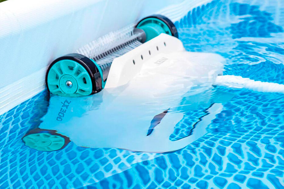 Accessoire pratique pour votre piscine, cette épuisette de surface